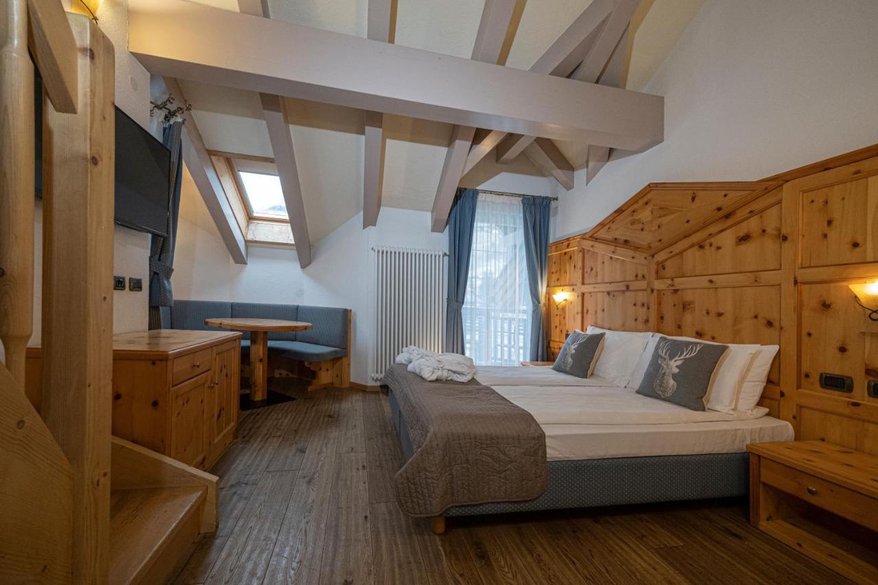 Hotel Soreghes Gran Chalet Campitello di Fassa Exterior foto