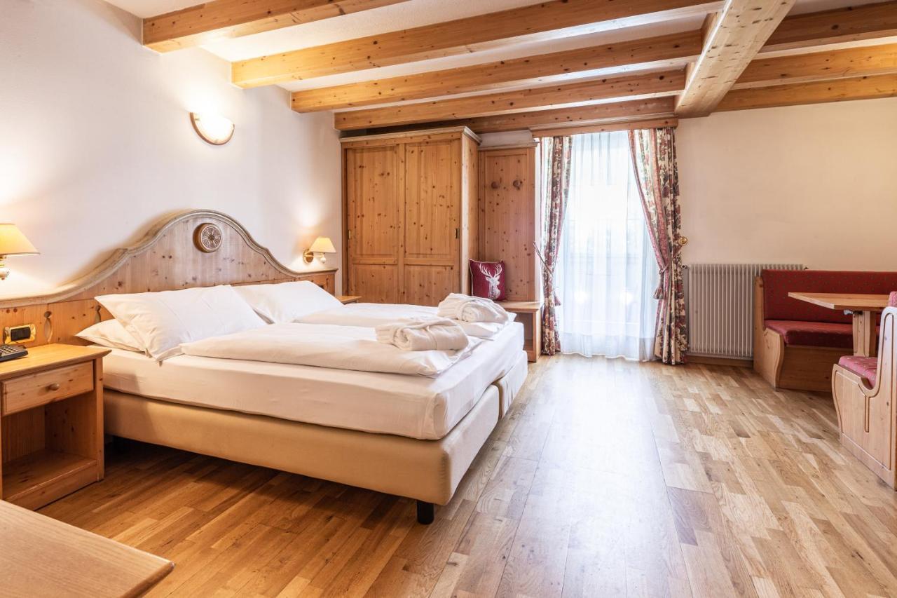 Hotel Soreghes Gran Chalet Campitello di Fassa Exterior foto