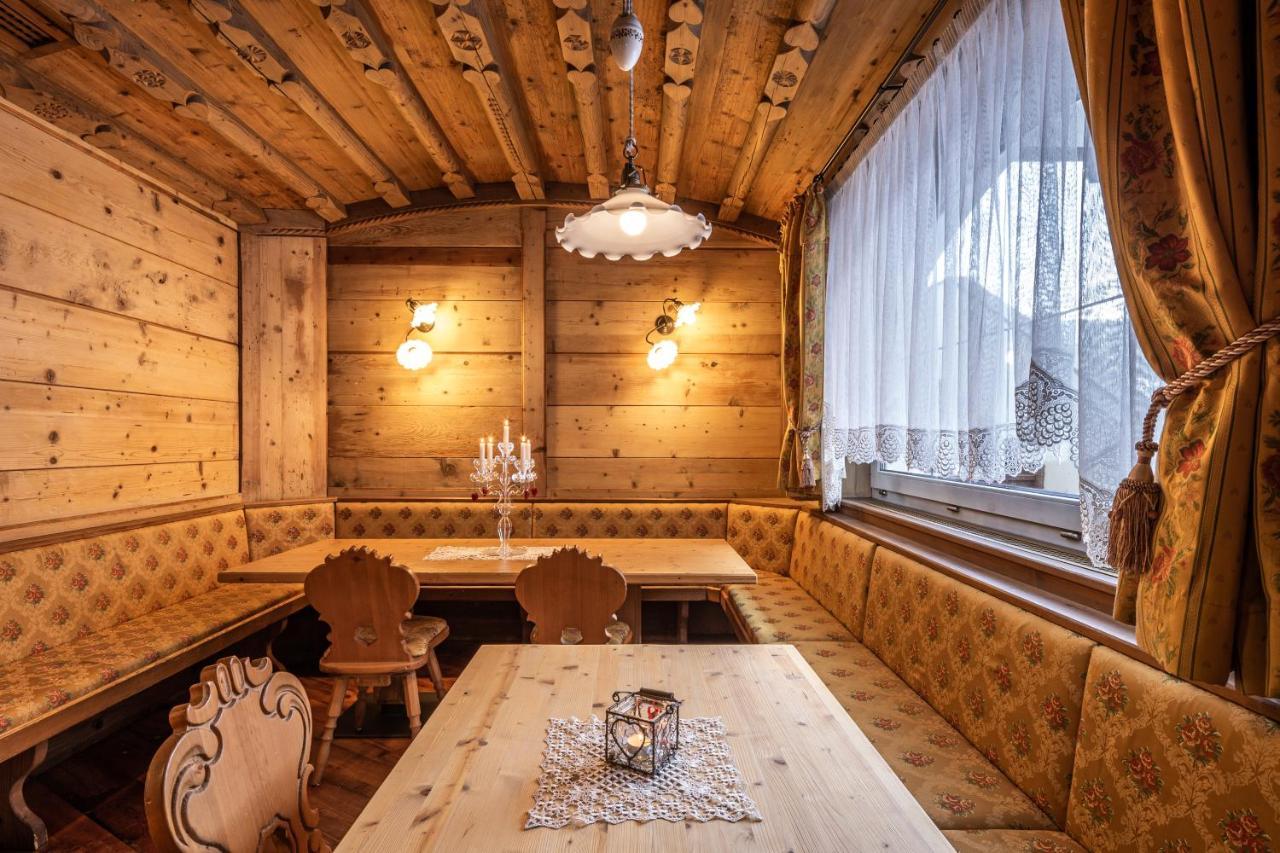 Hotel Soreghes Gran Chalet Campitello di Fassa Exterior foto