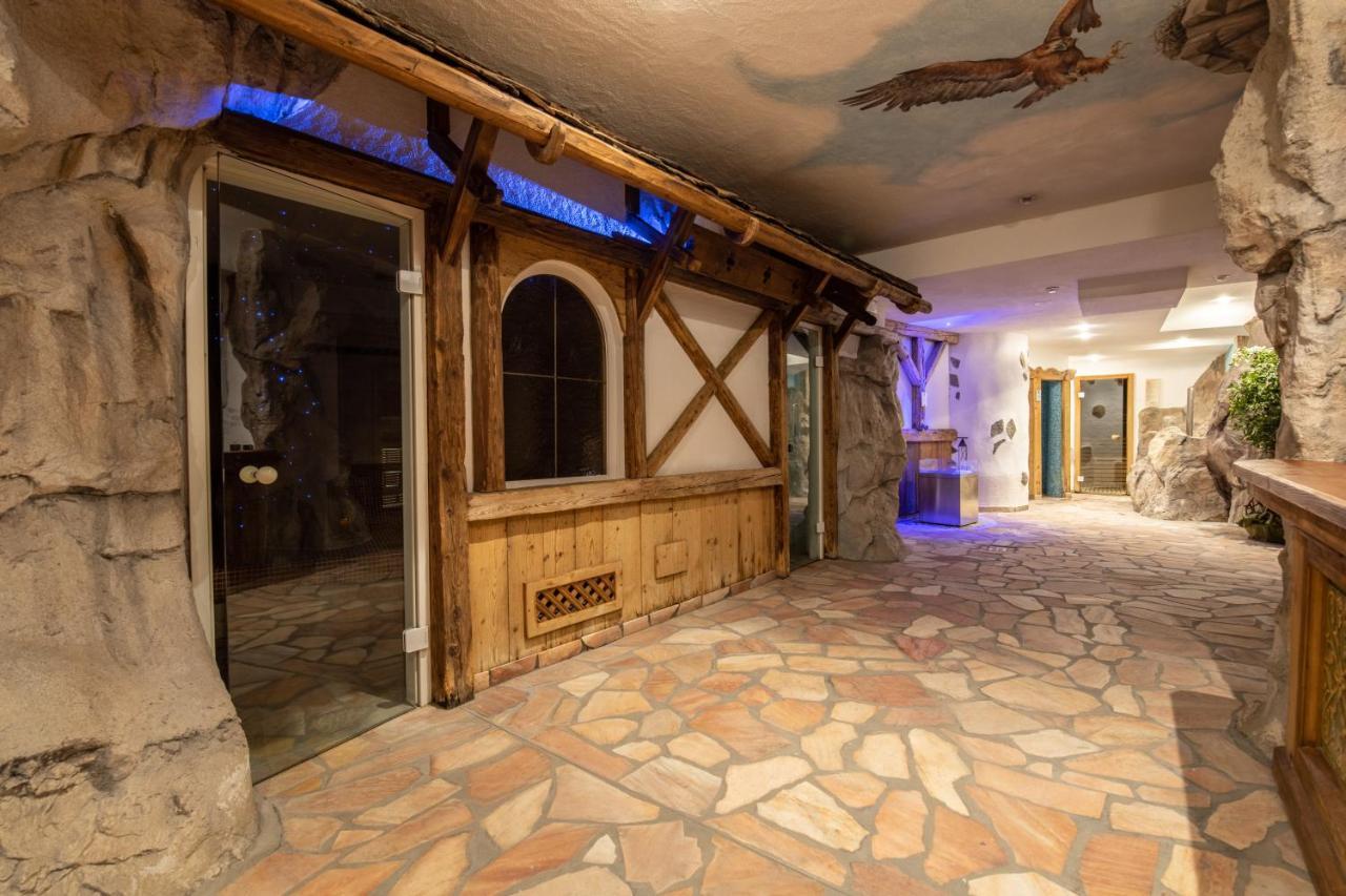 Hotel Soreghes Gran Chalet Campitello di Fassa Exterior foto
