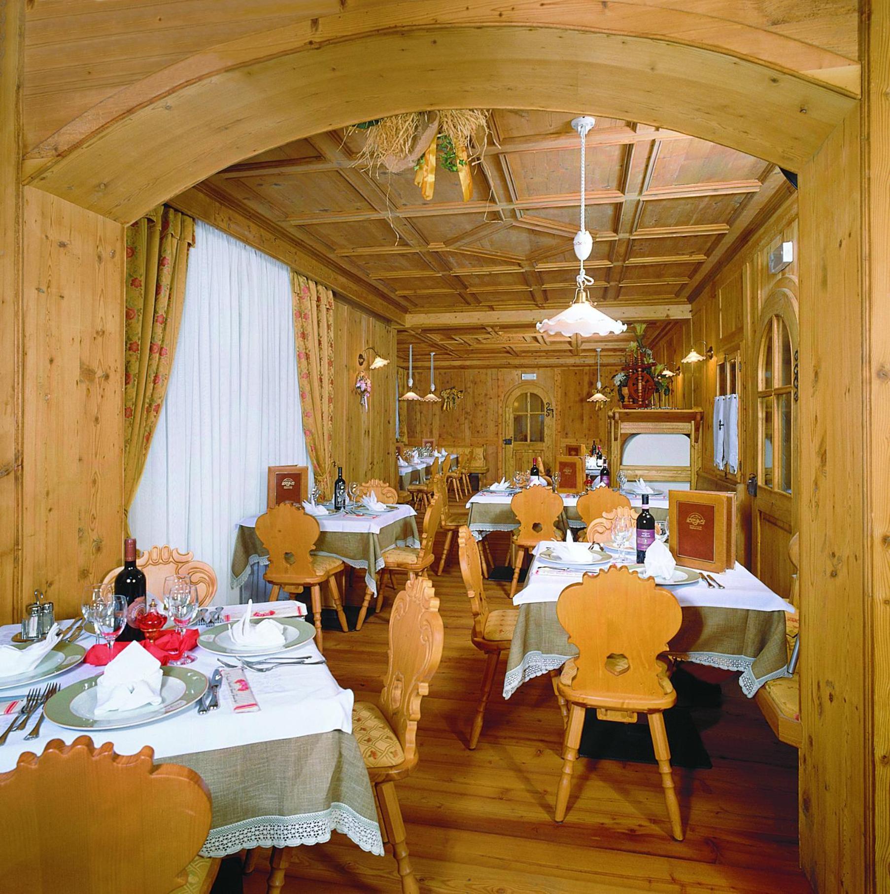 Hotel Soreghes Gran Chalet Campitello di Fassa Exterior foto